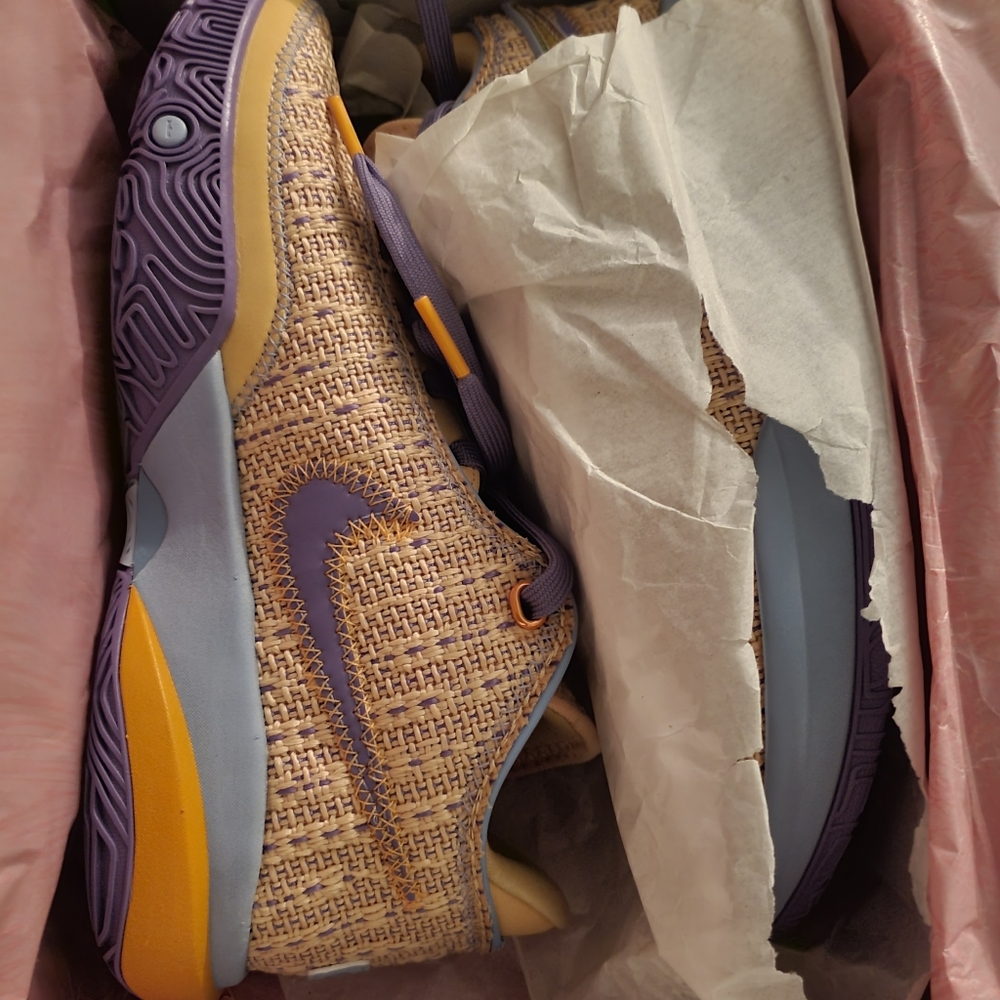  Lebron James xx Nike LeBron 20 “Celestial Gold” 5y or 6.5 adult Sneaker NWT - Picture 2 of 11